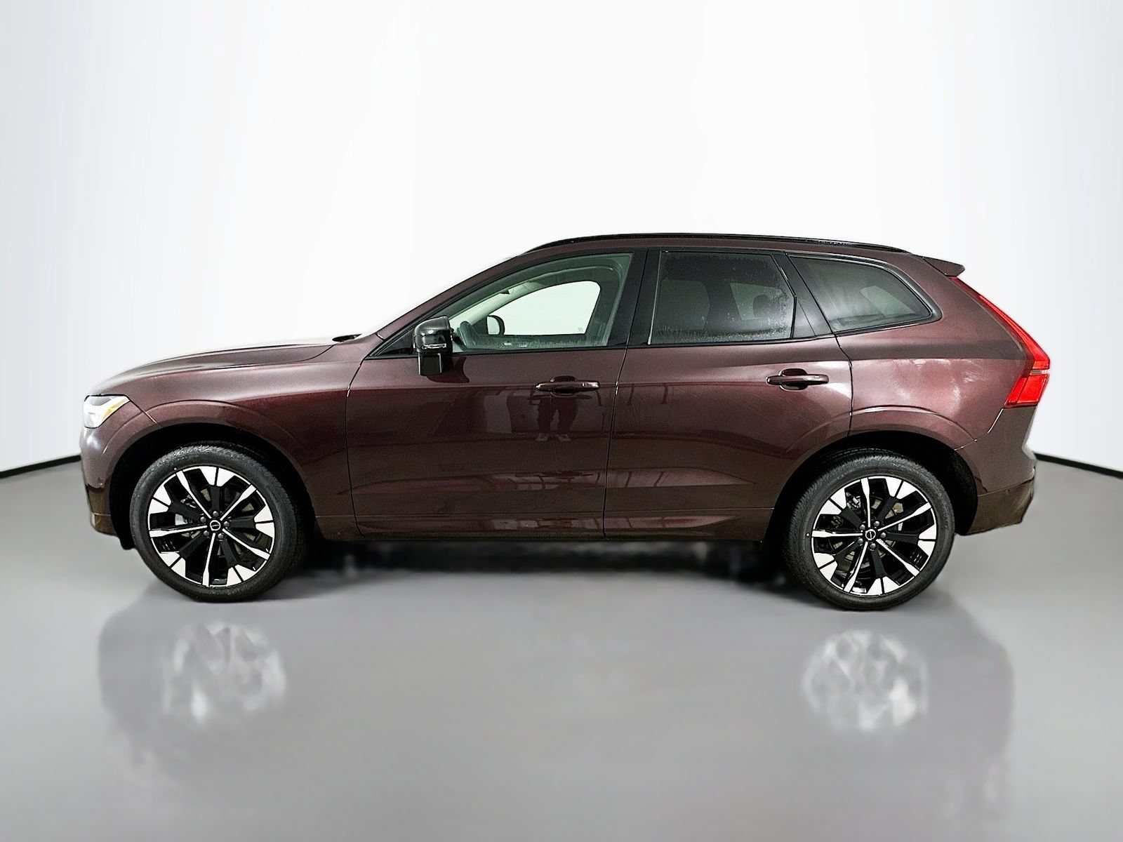New 2026 Volvo XC60 B5 Plus w/ Protection Package Premier AWD/4WD image 8