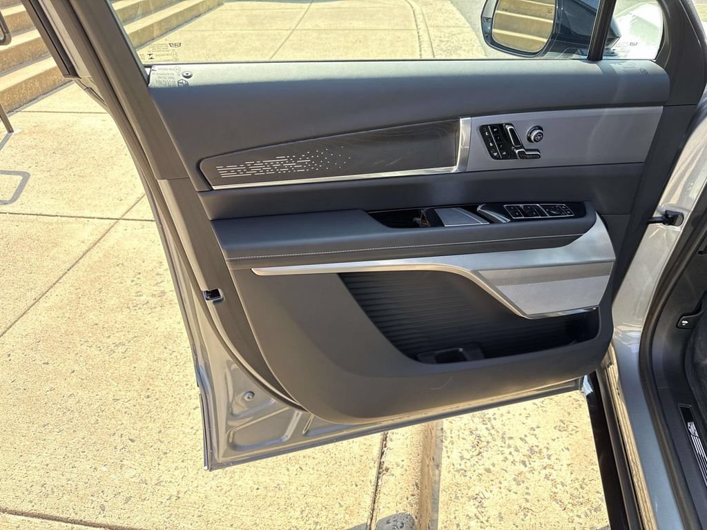 Used 2026 Cadillac Vistiq Platinum w/ LPO, Floor Liner Package AWD/4WD image 29