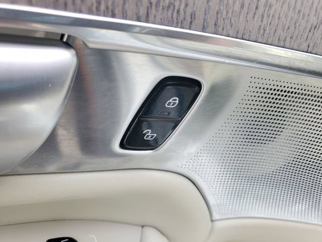 Certified 2024 Volvo XC90 T8 Ultimate w/ Protection Package Premier AWD/4WD image 12