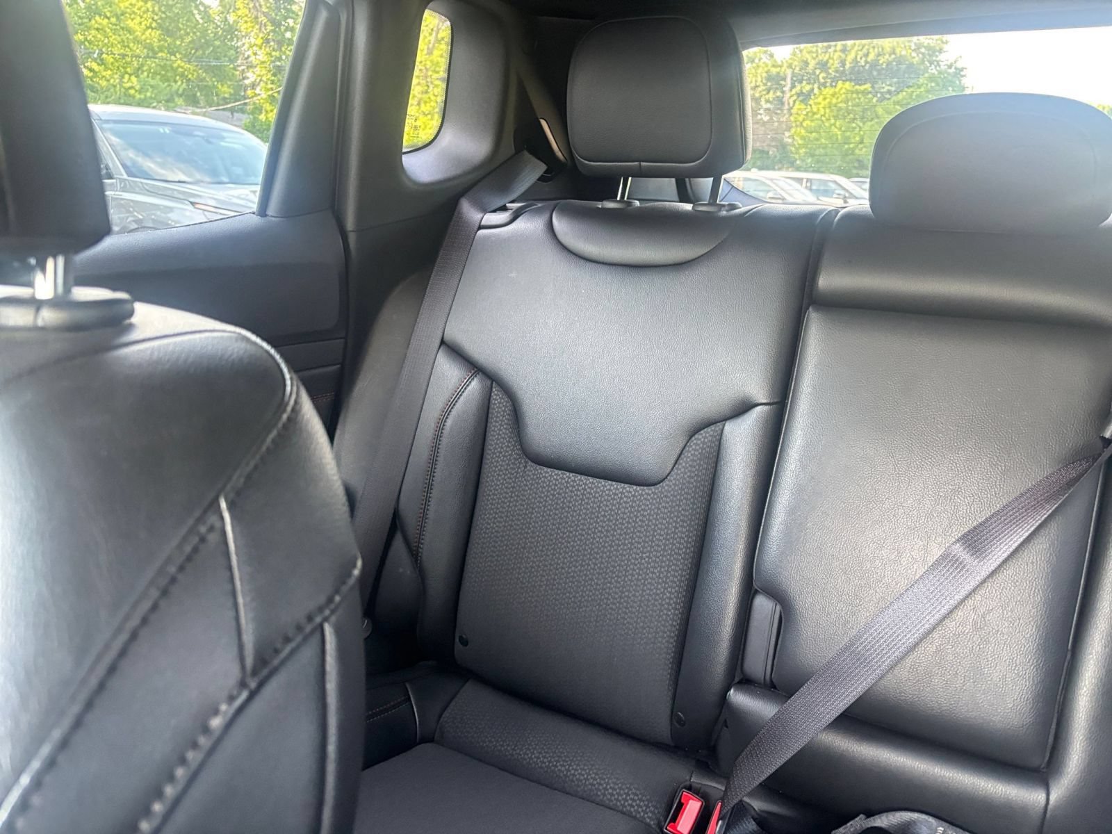 Used 2025 Jeep Compass Trailhawk AWD/4WD image 38