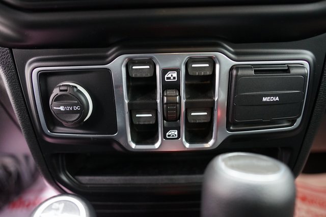 Used 2021 Jeep Gladiator Willys image 16