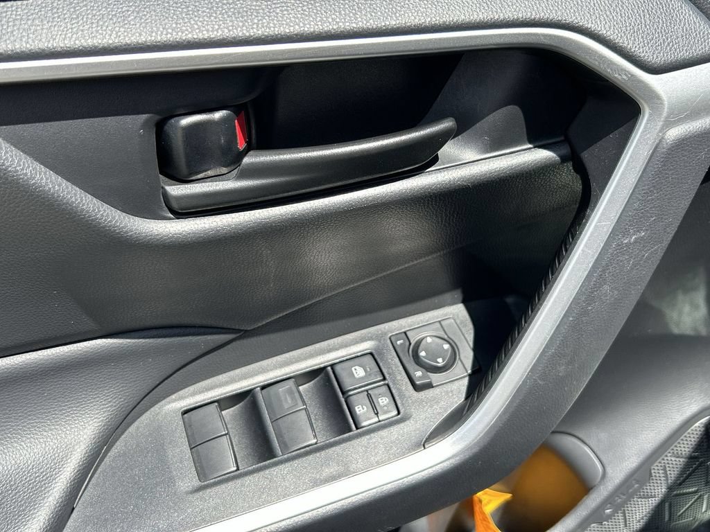 Used 2023 Toyota RAV4 LE AWD/4WD image 16