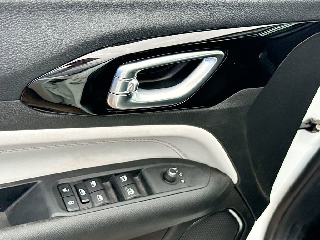 Used 2025 Jeep Compass Limited image 19