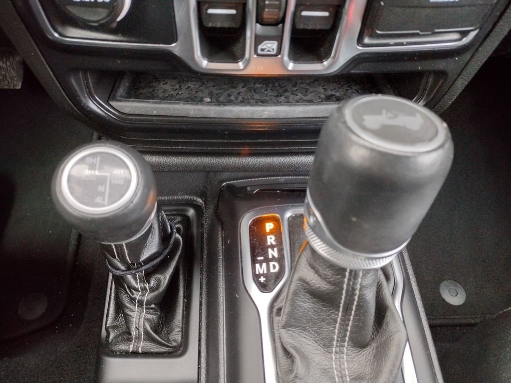 Used 2022 Jeep Wrangler Unlimited Sahara w/ Cold Weather Group image 12