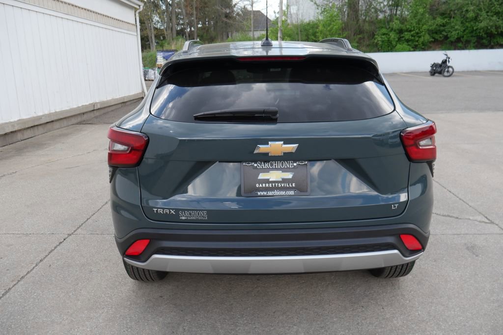Used 2025 Chevrolet Trax LT FWD image 6