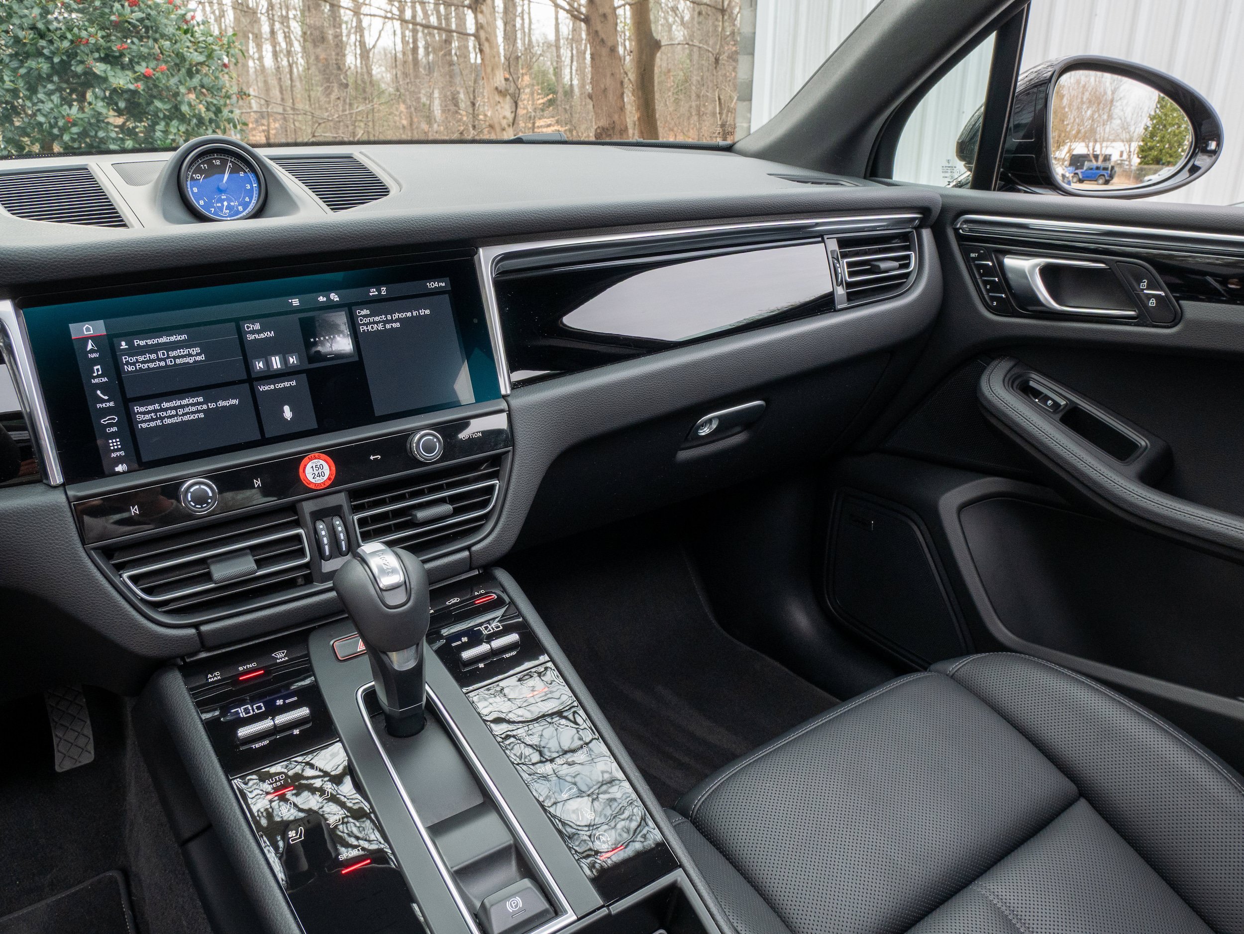 Certified 2025 Porsche Macan AWD/4WD image 21