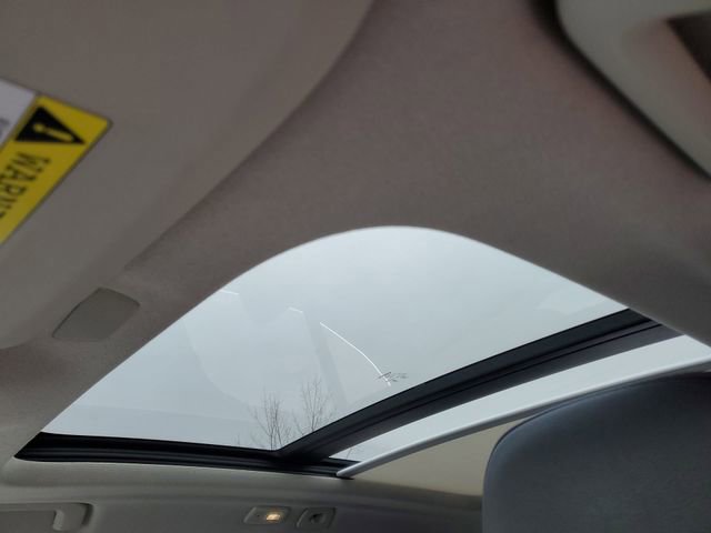 Used 2025 Volvo XC40 B5 Core image 18