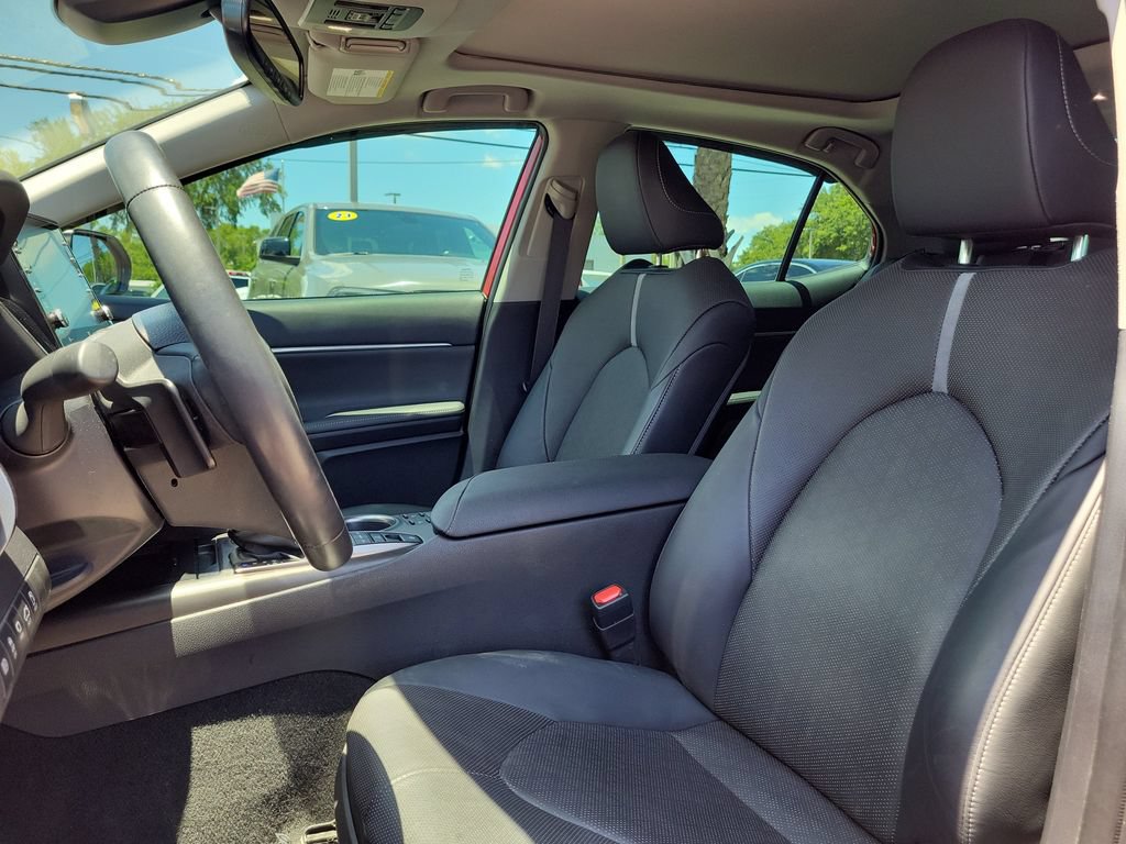Used 2022 Toyota Camry XSE w/ Navigation Package FWD image 16