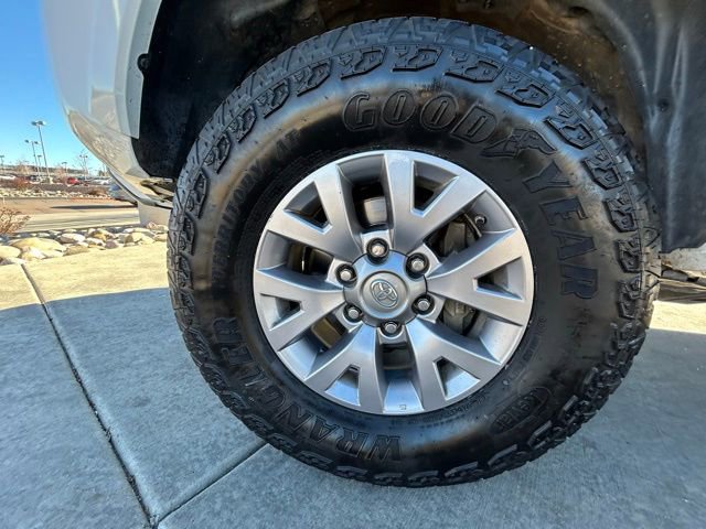 Used 2017 Toyota Tacoma SR5 image 32