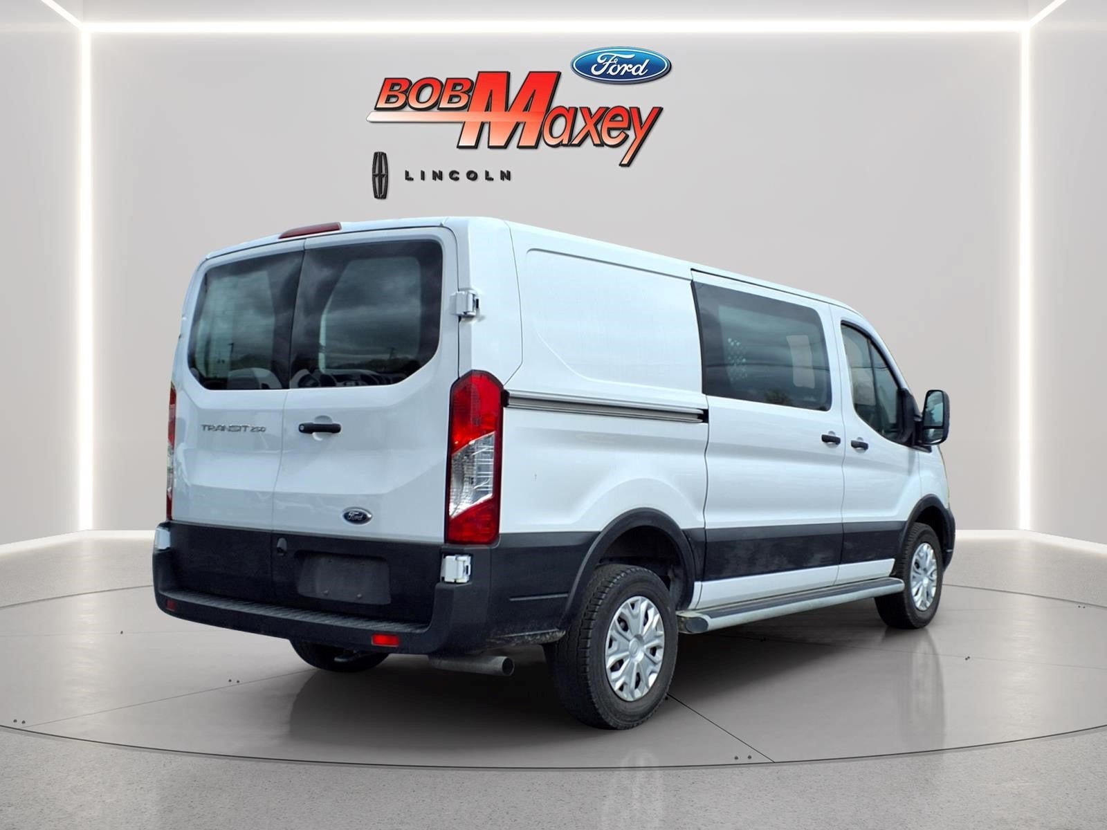 Used 2024 Ford Transit 250 Low Roof w/ Exterior Upgrade Package RWD image 4