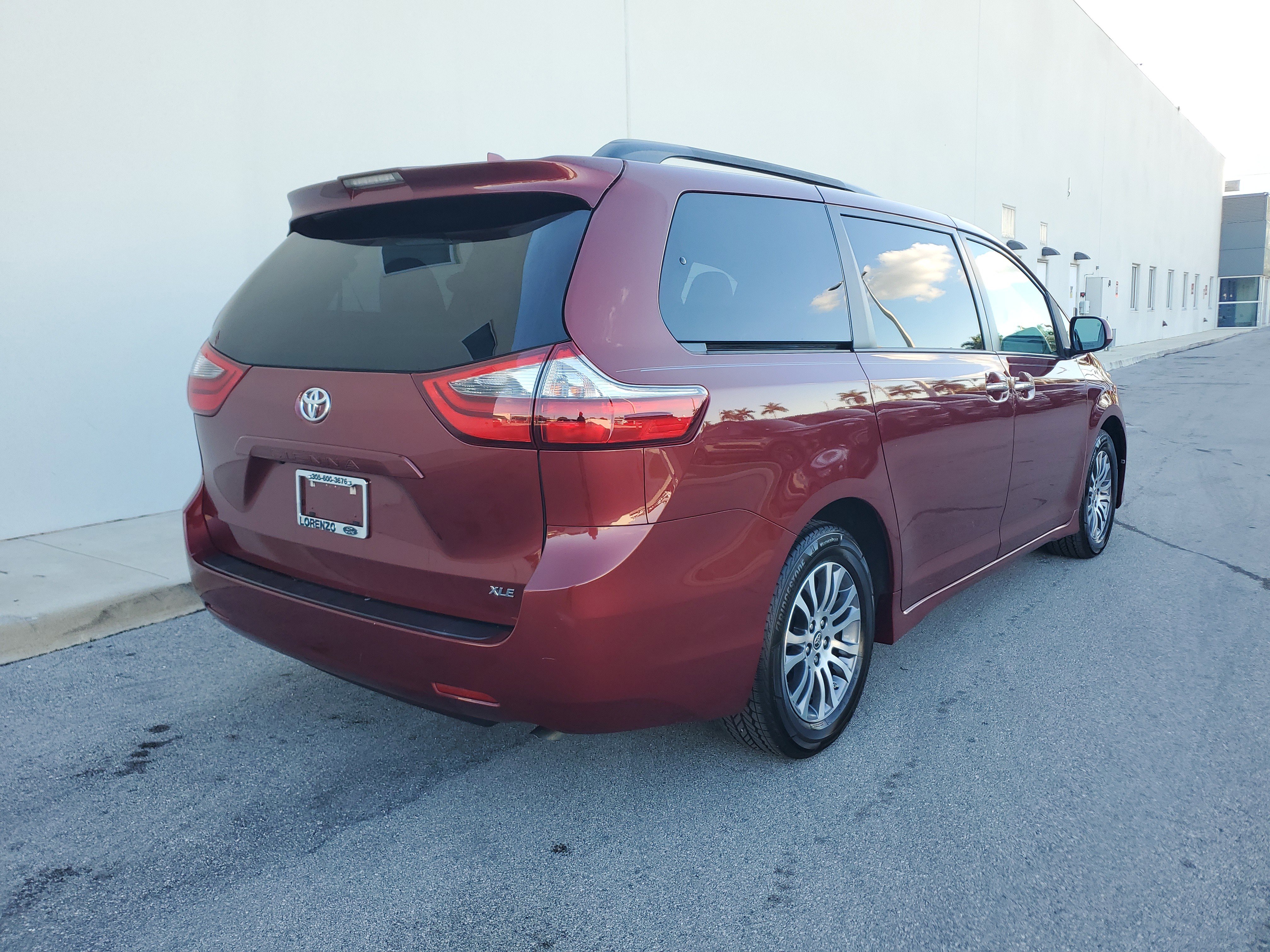 Used 2020 Toyota Sienna XLE image 5