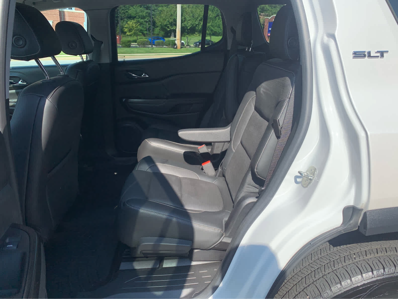 Used 2017 GMC Acadia SLT FWD image 23