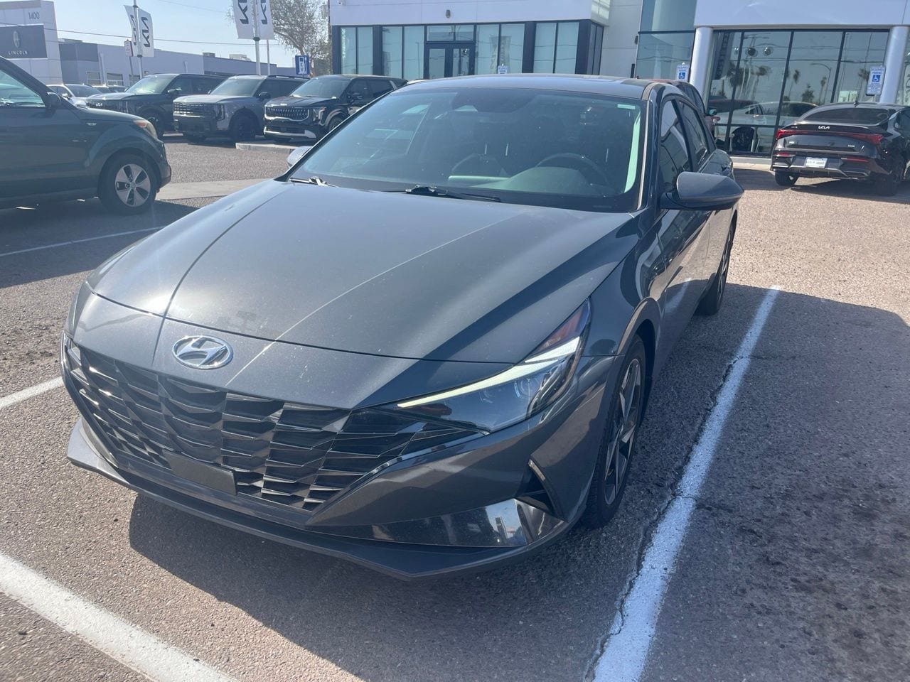 Used 2023 Hyundai Elantra Limited FWD image 3