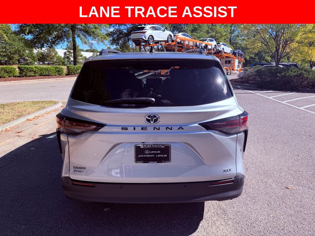 Used 2025 Toyota Sienna XLE FWD image 6