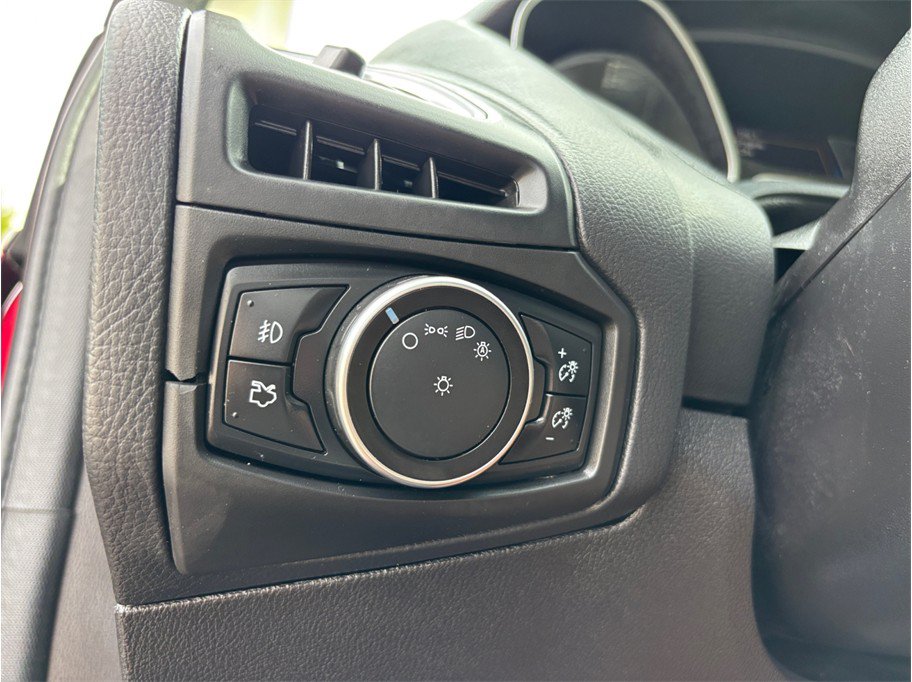 Used 2015 Ford Focus Titanium FWD image 30