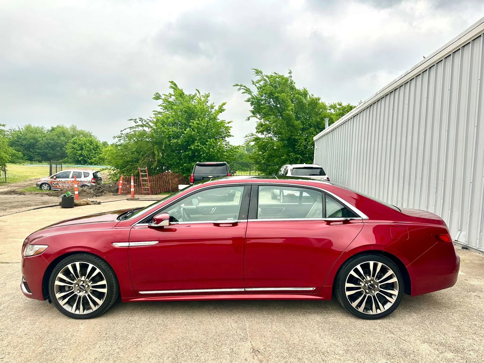 Used 2017 Lincoln Continental Select FWD image 3