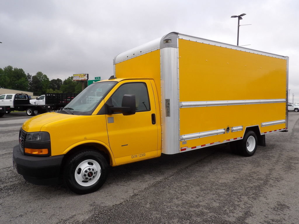 Used 2019 GMC Savana 3500 Extended w/ Driver Convenience Package RWD image 3