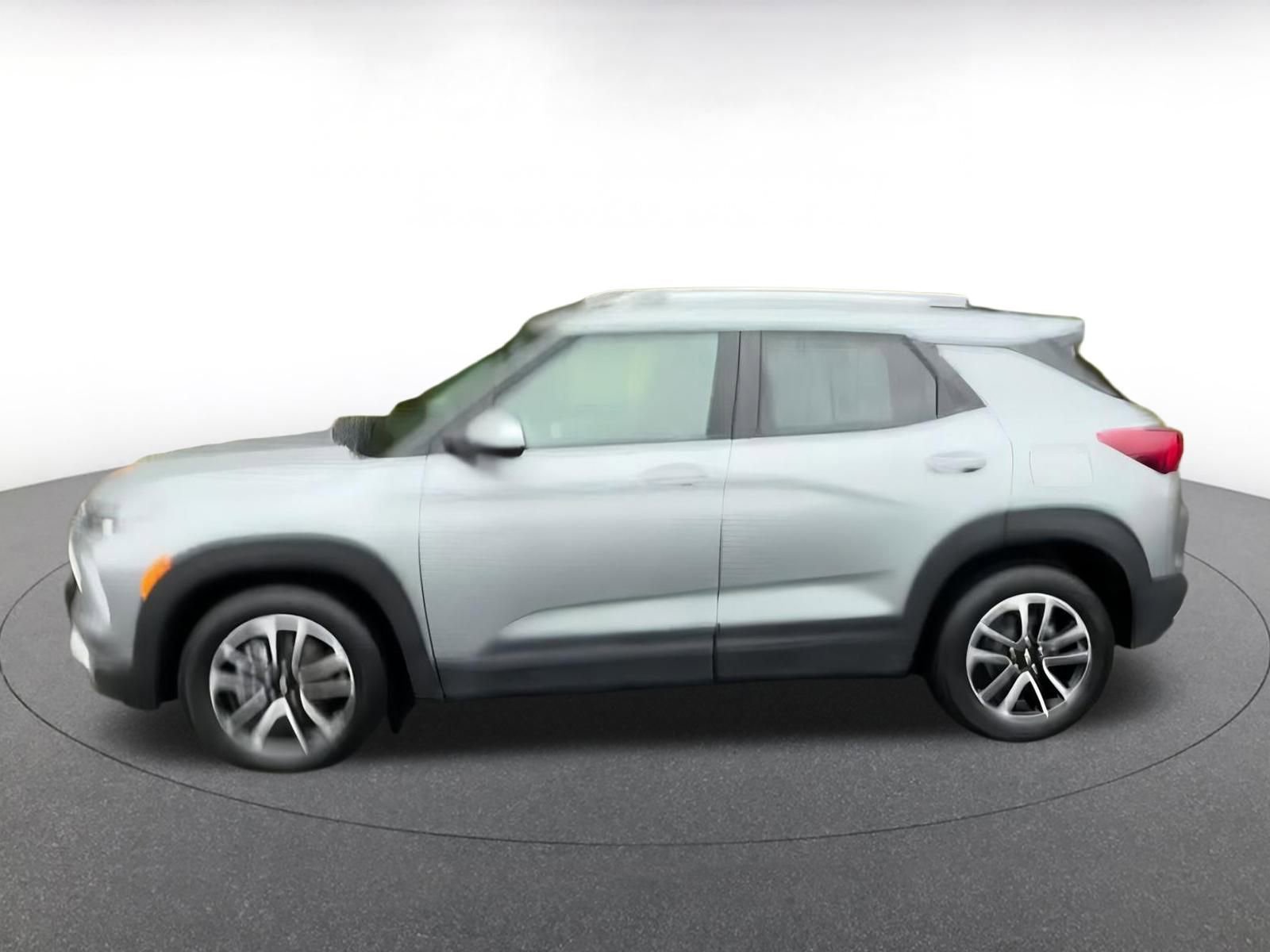 Used 2025 Chevrolet TrailBlazer LT image 9