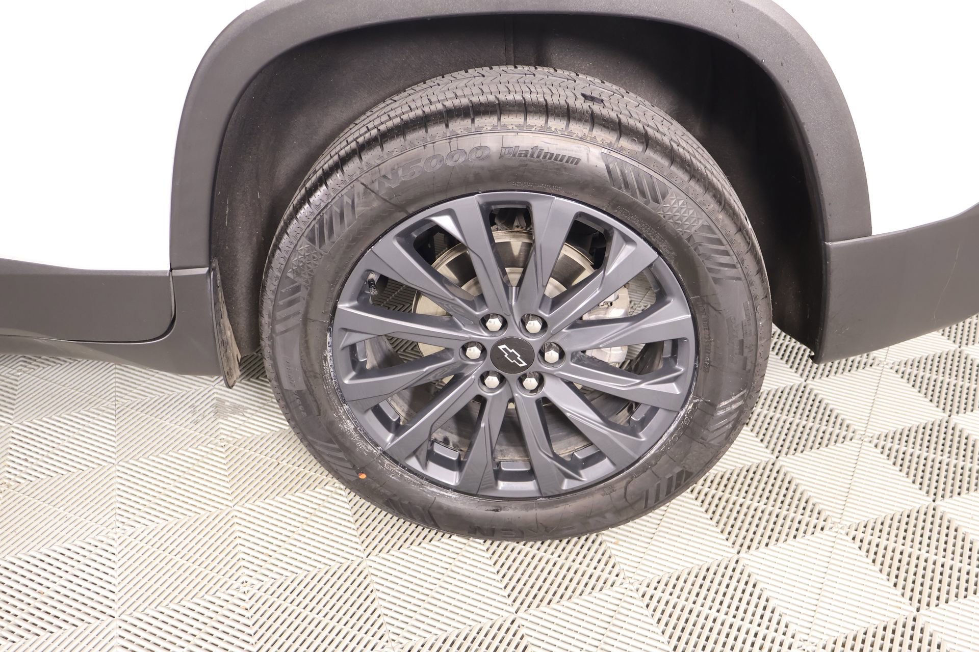 Used 2023 Chevrolet Traverse RS image 21