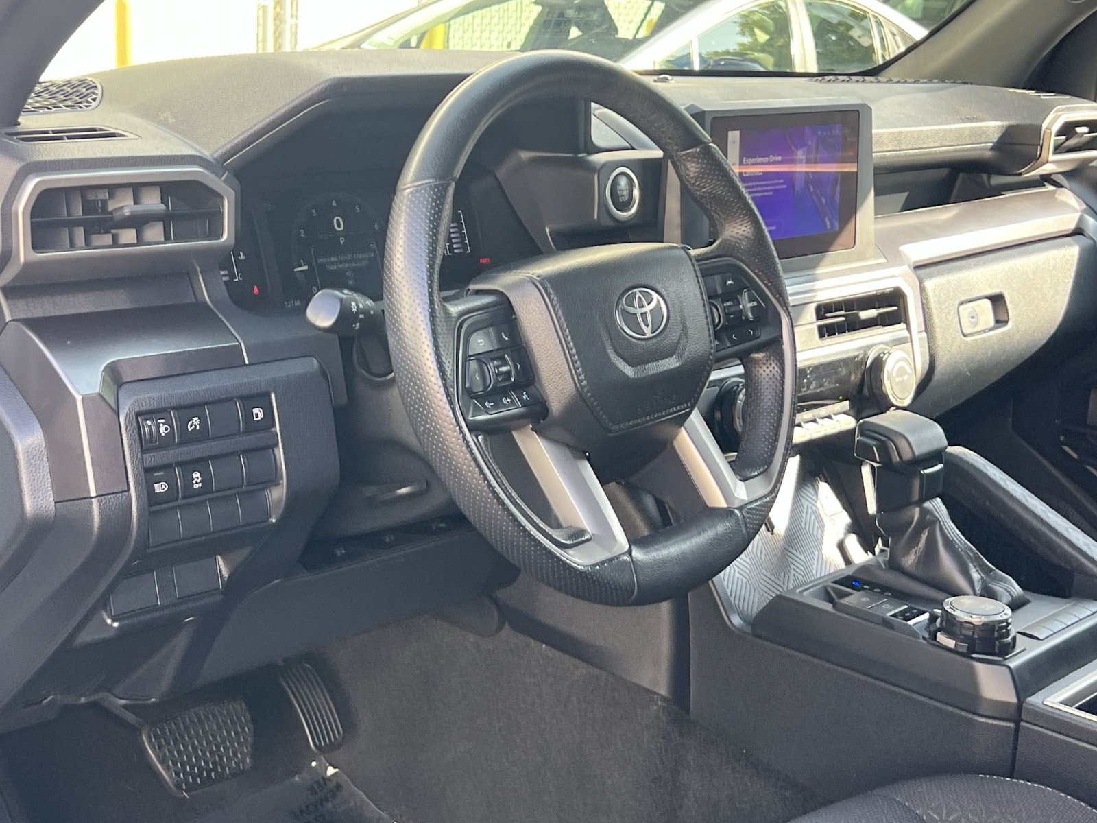Used 2025 Toyota 4Runner SR5 AWD/4WD image 16