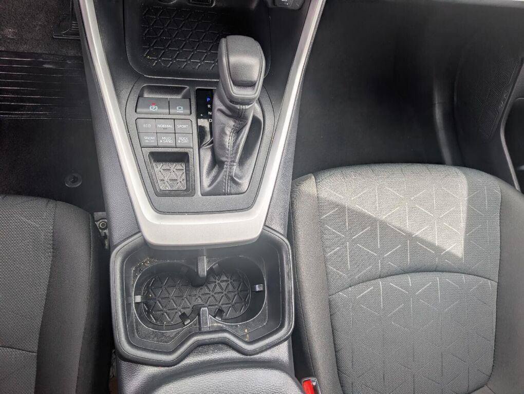 Used 2025 Toyota RAV4 XLE AWD/4WD image 31