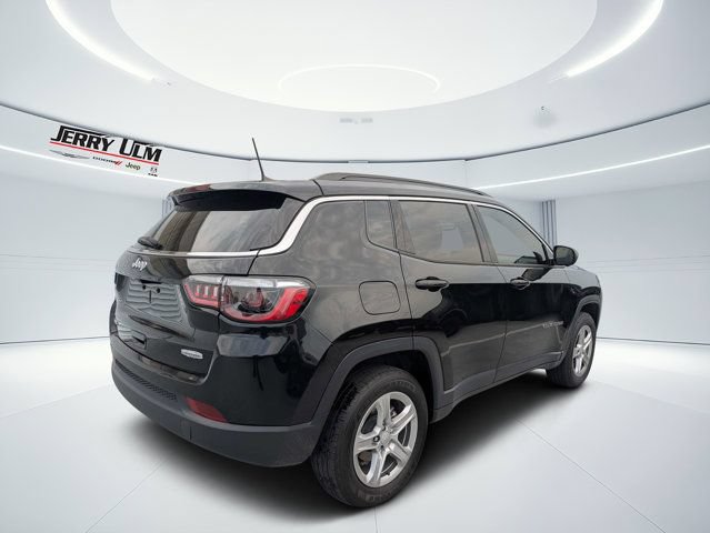 Used 2023 Jeep Compass Latitude w/ Sun and Sound Group AWD/4WD image 3