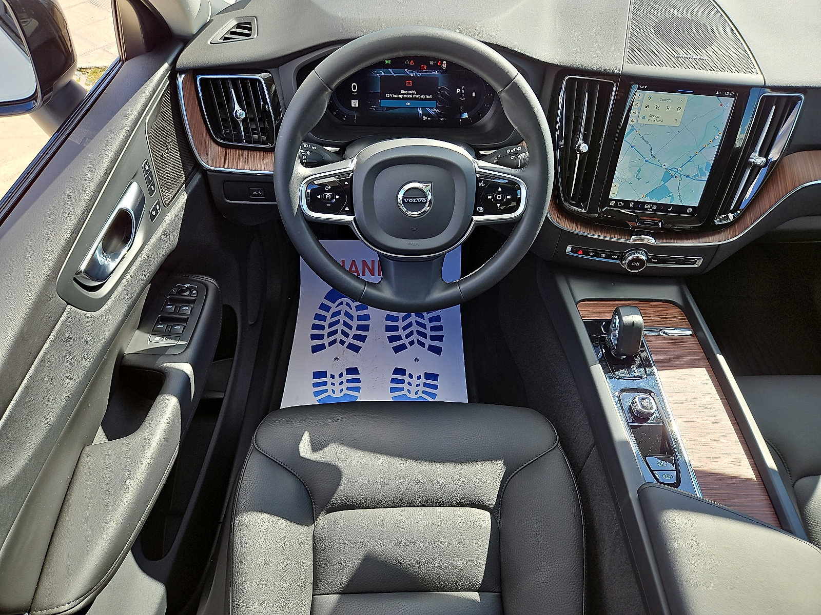 Certified 2023 Volvo XC60 B5 Plus w/ Climate Package image 11