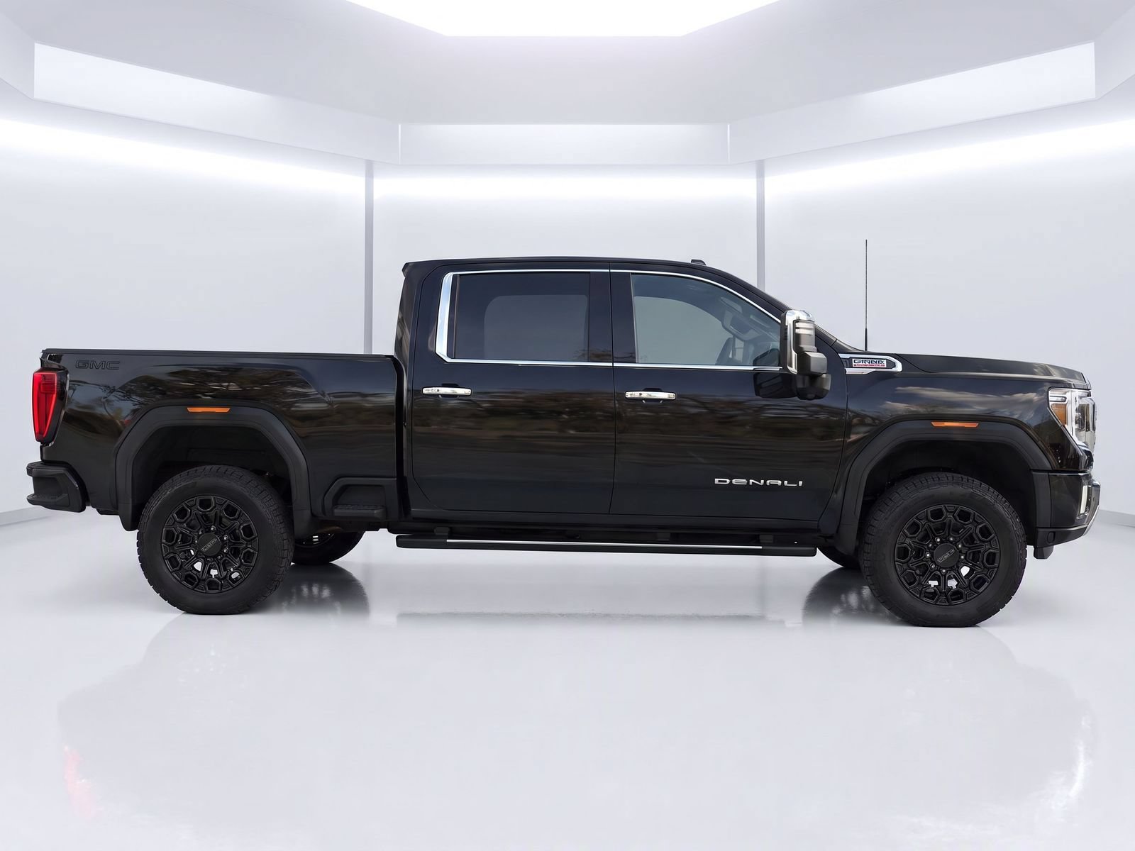 Used 2021 GMC Sierra 2500 Denali w/ Denali Ultimate Package AWD/4WD image 3