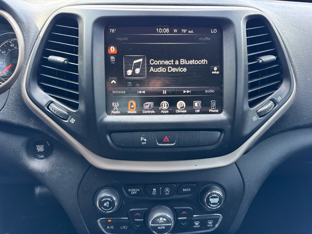 Used 2015 Jeep Cherokee Latitude w/ Comfort/Convenience Group AWD/4WD image 12
