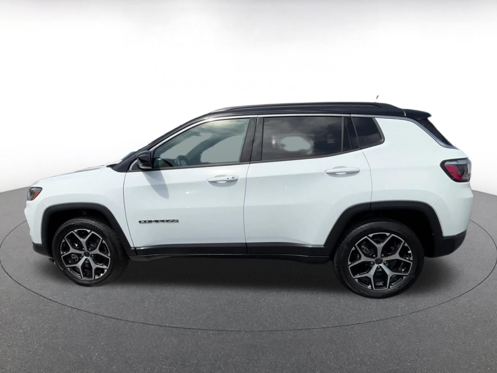 Used 2025 Jeep Compass Limited AWD/4WD image 9