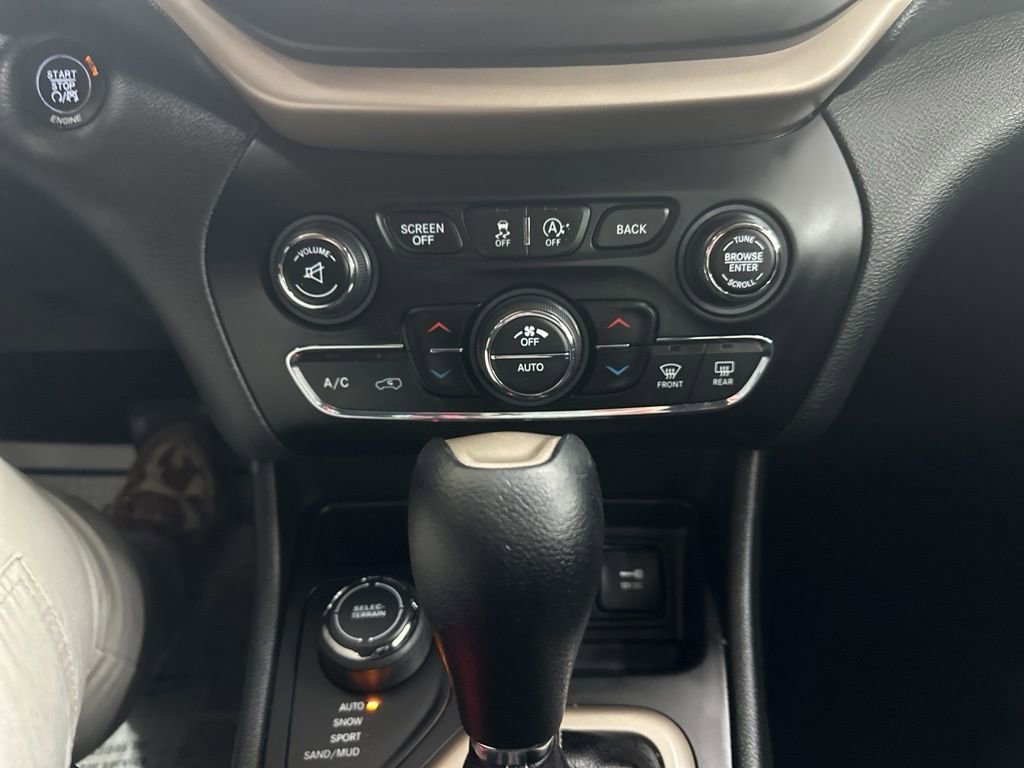 Used 2015 Jeep Cherokee Latitude w/ Comfort/Convenience Group image 42