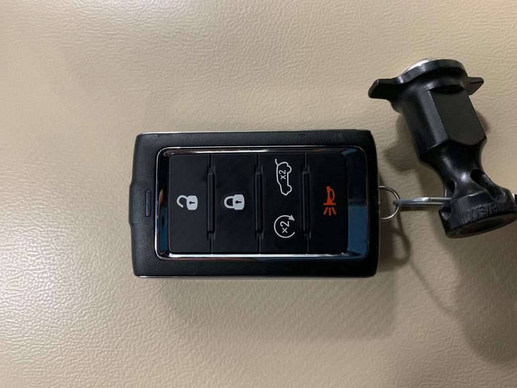 Used 2023 Jeep Grand Cherokee Limited w/ Luxury Tech Group II AWD/4WD image 19