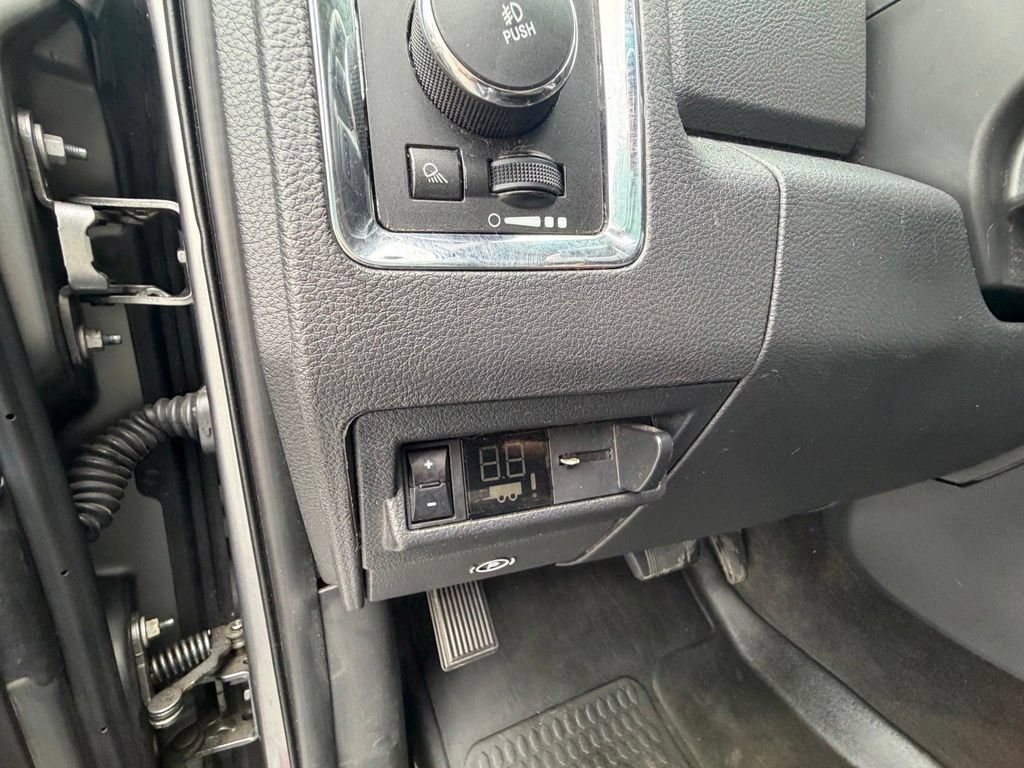 Used 2012 RAM 1500 Laramie AWD/4WD image 22