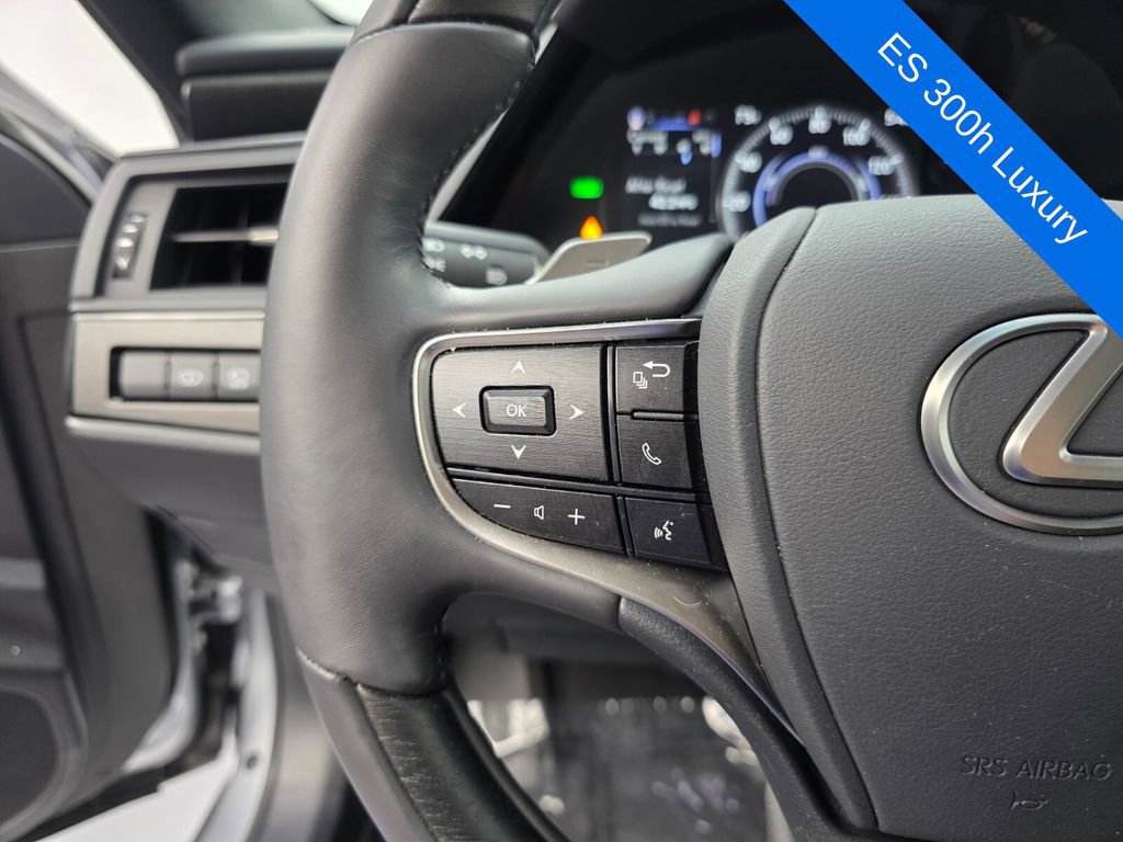 Used 2025 Lexus ES 300h w/ Technology Package image 19