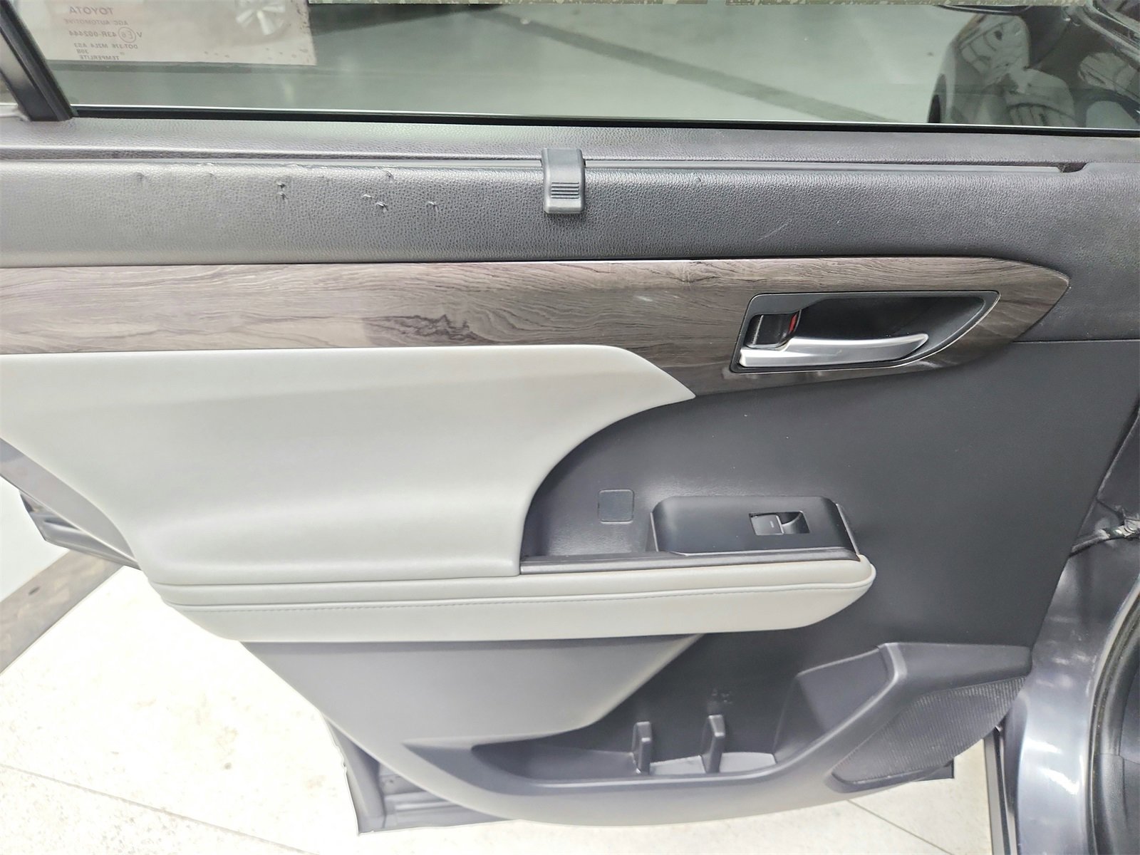 Used 2020 Toyota Highlander Platinum image 37