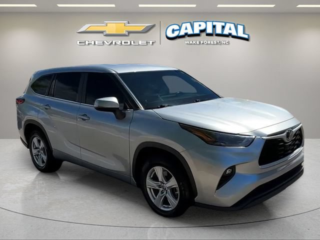 Used 2023 Toyota Highlander LE FWD image 7