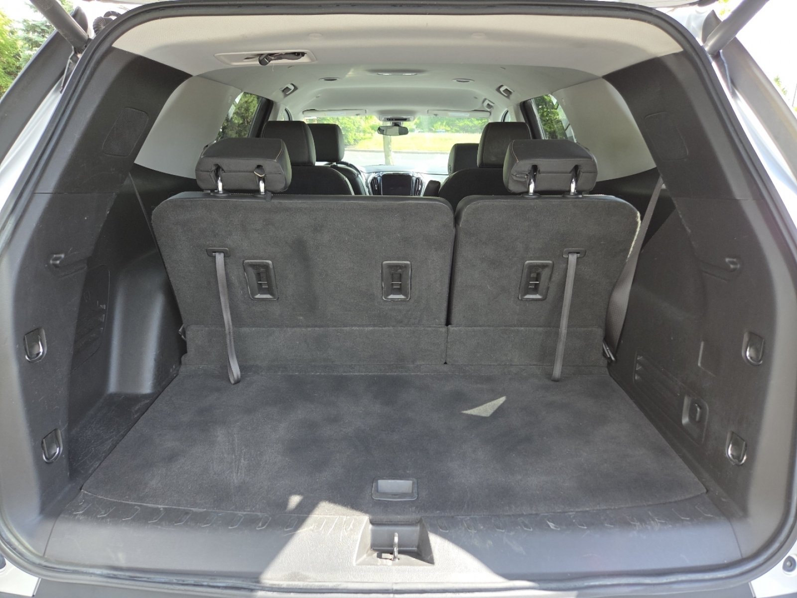 Used 2021 Chevrolet Traverse LT FWD image 21