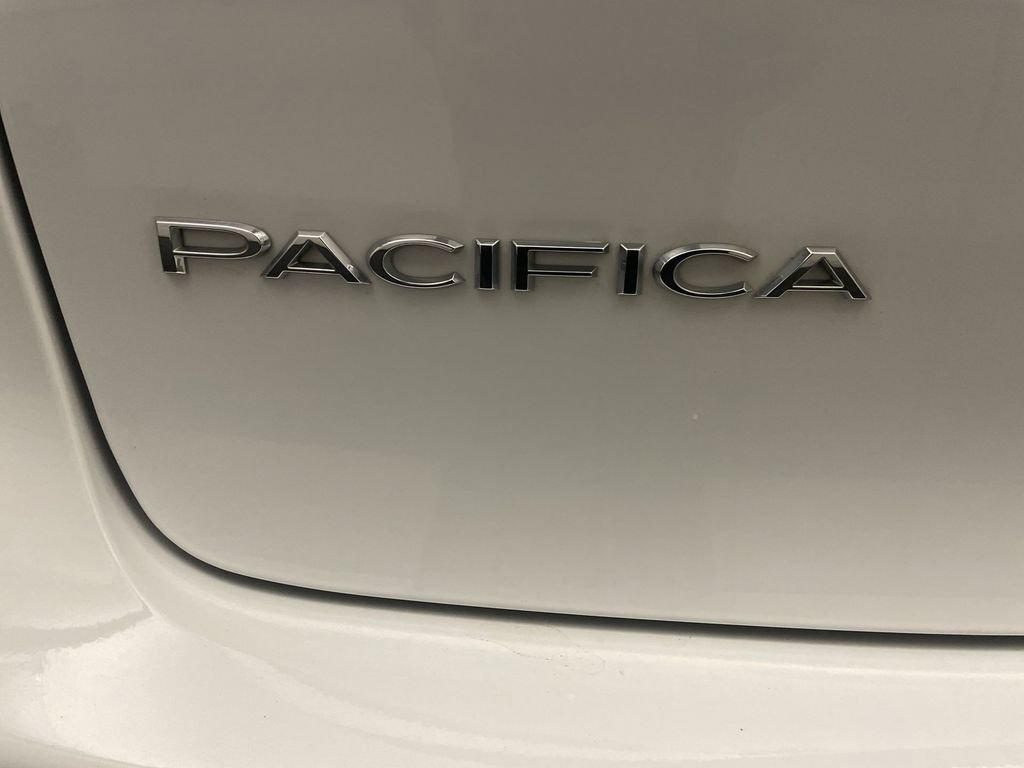 Used 2022 Chrysler Pacifica Touring-L FWD image 23