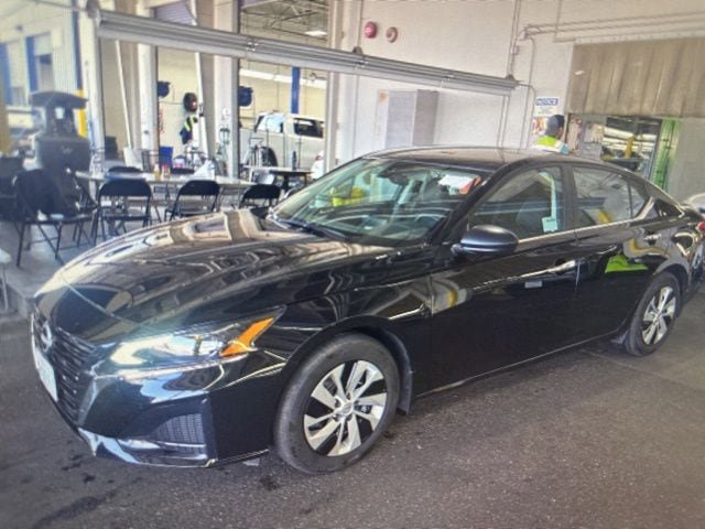 Certified 2025 Nissan Altima 2.5 S FWD image 3