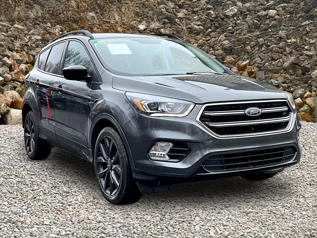 Used 2018 Ford Escape SE w/ SE Sport Appearance Package image 10