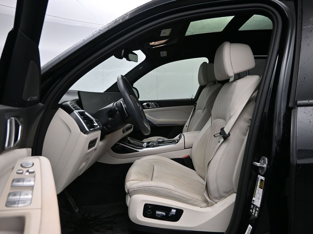 Used 2025 BMW X7 M60i image 29
