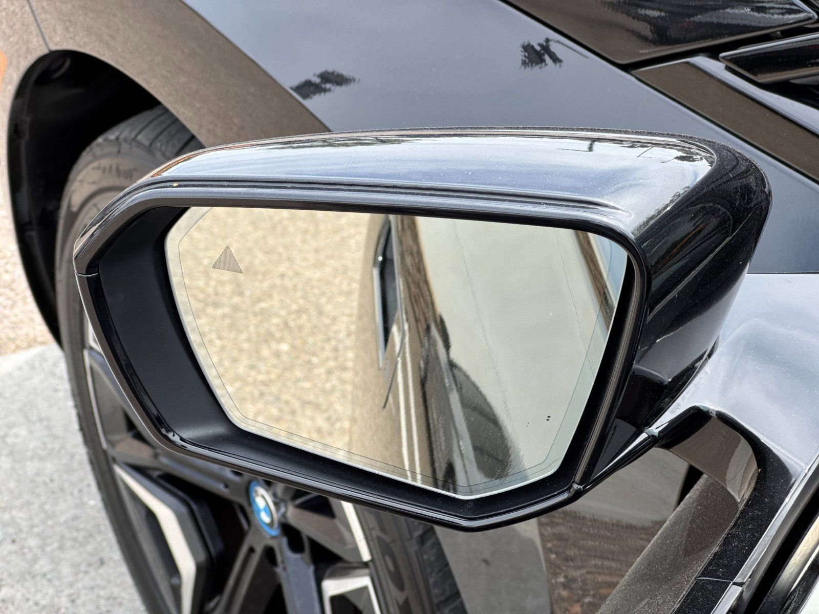 Used 2024 BMW iX xDrive50 w/ Premium Package image 34