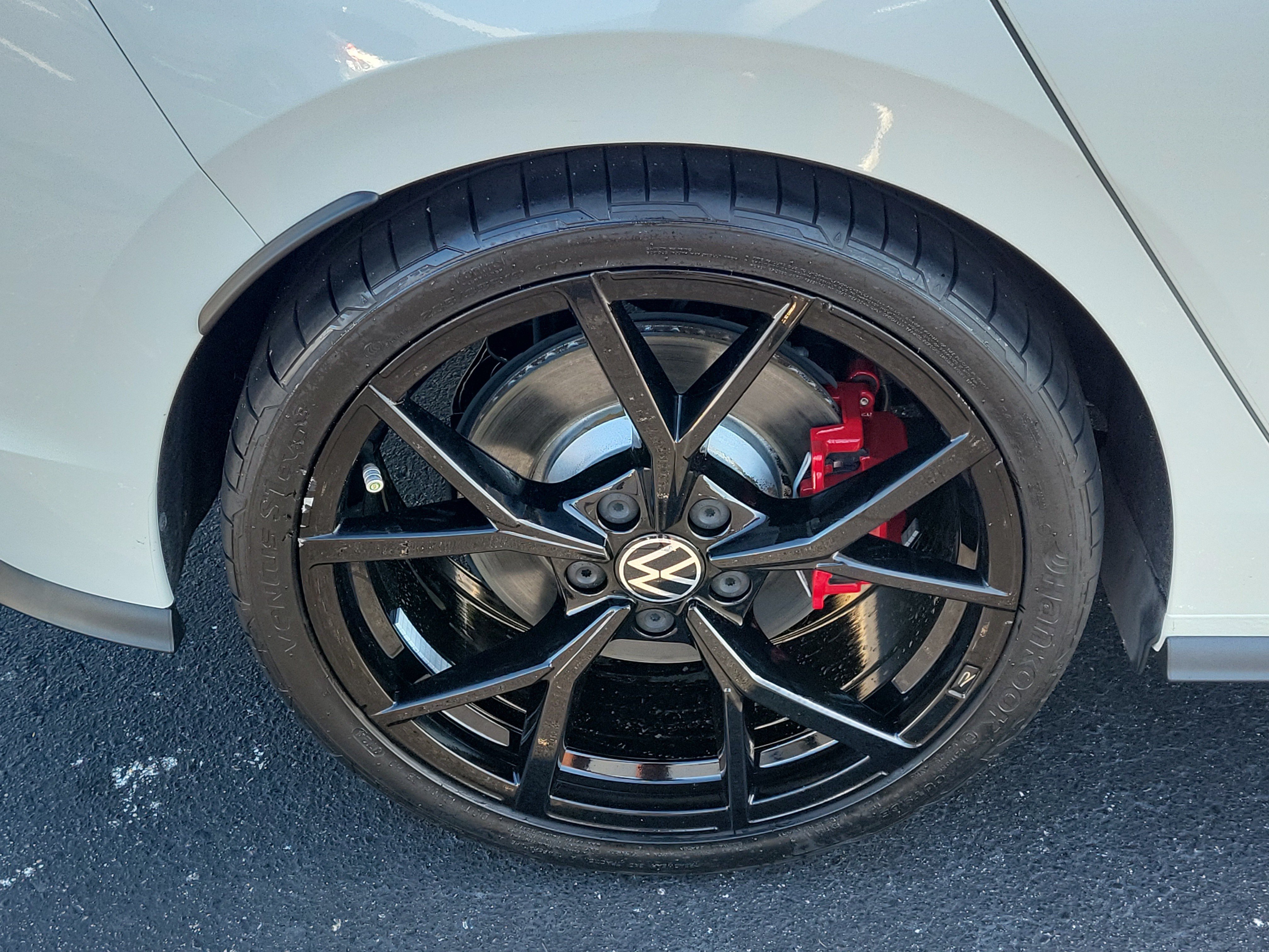 Used 2024 Volkswagen GTI SE FWD image 6