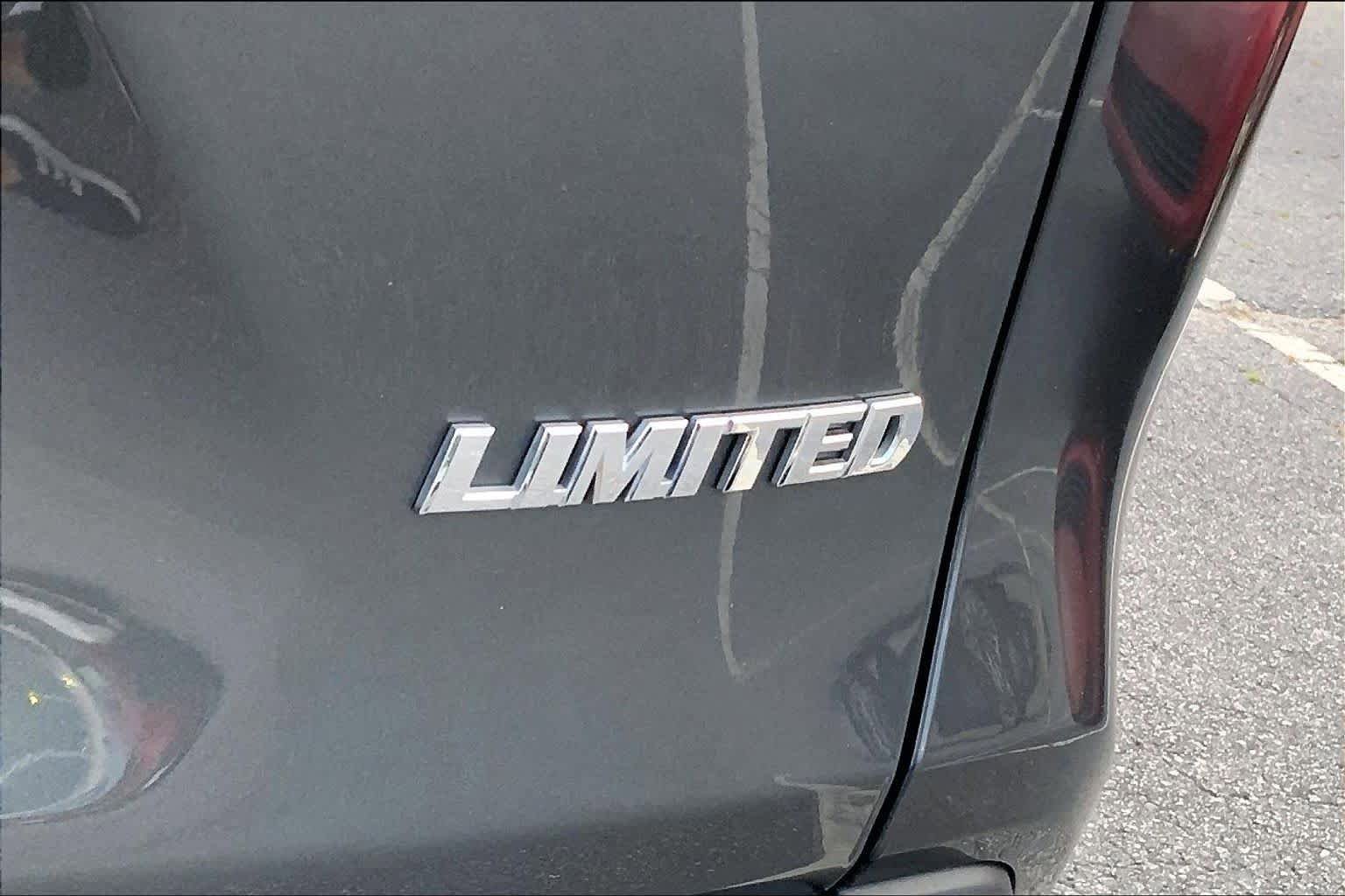Used 2023 Toyota RAV4 Limited image 10