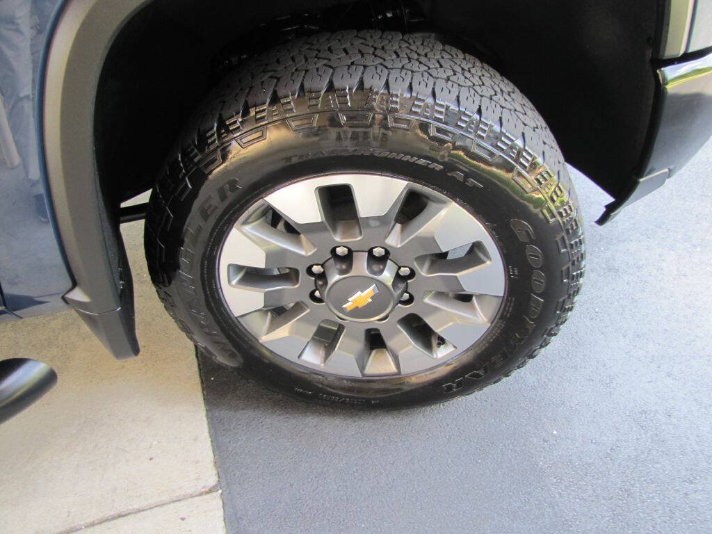 Used 2024 Chevrolet Silverado 2500 Custom w/ Custom Value Package AWD/4WD image 33