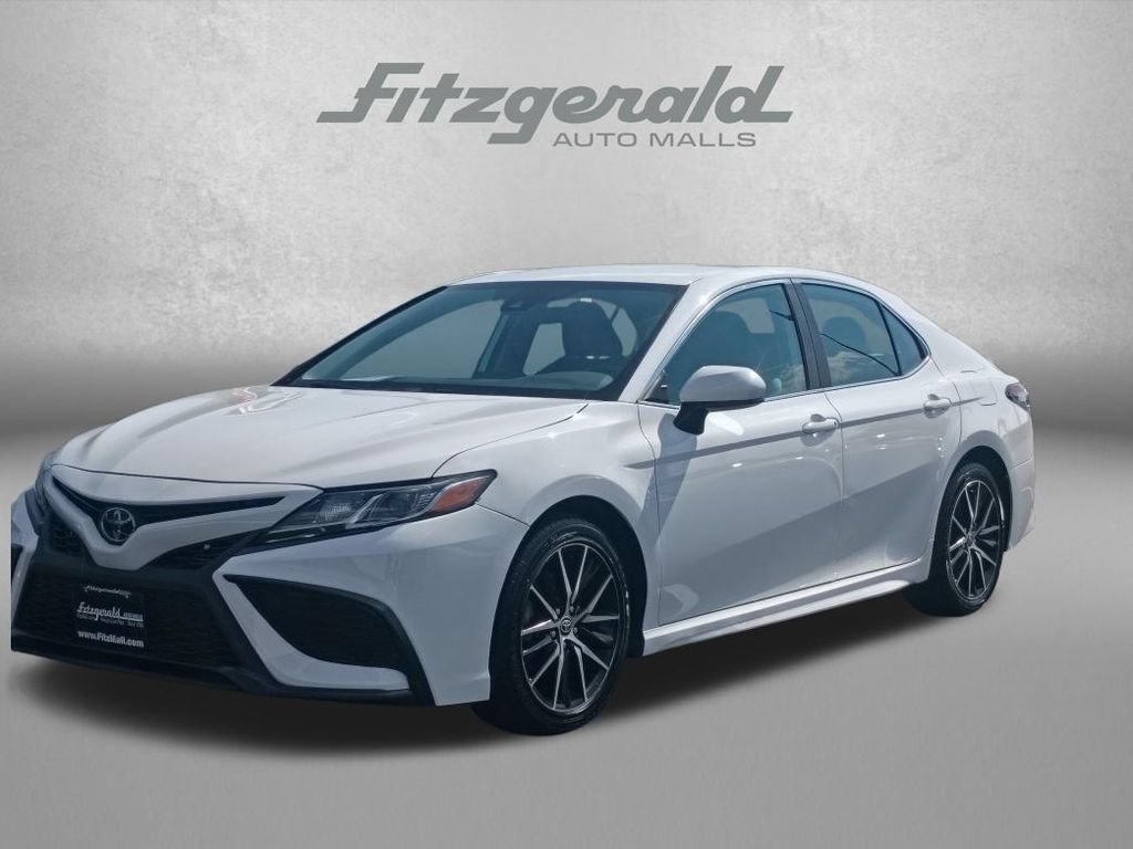 Used 2021 Toyota Camry SE FWD image 2