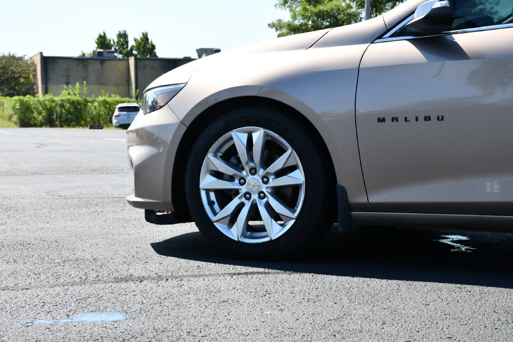 Used 2018 Chevrolet Malibu Hybrid w/ Leather Package FWD image 12