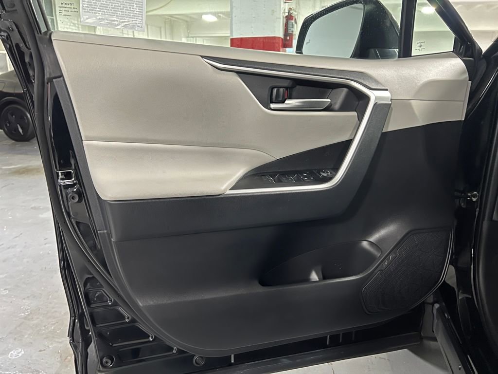 Used 2023 Toyota RAV4 XLE image 40
