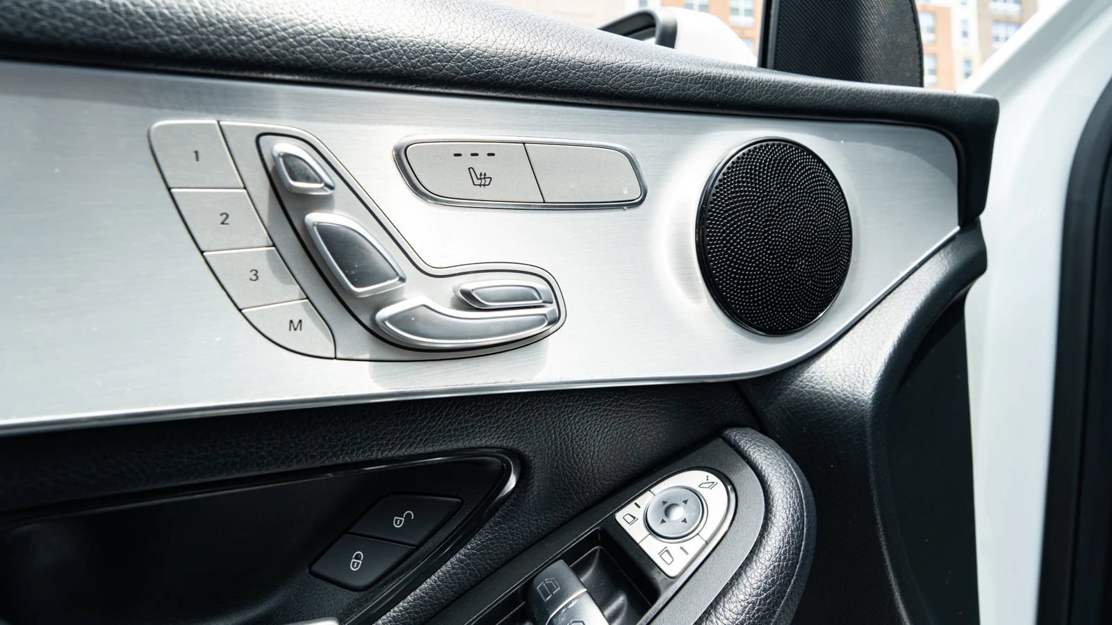 Used 2019 Mercedes-Benz GLC 300 4MATIC w/ Premium Package image 36