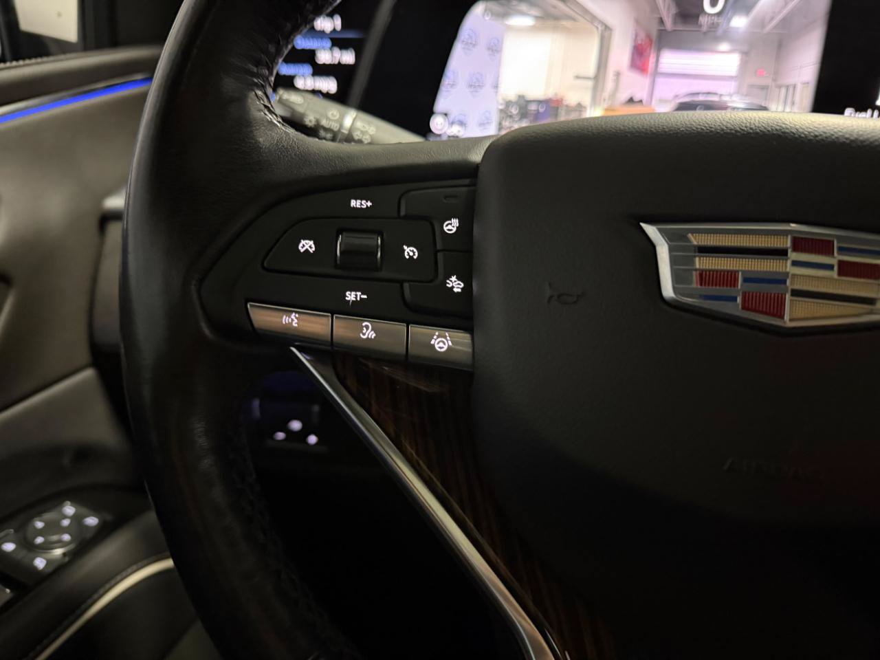 Used 2022 Cadillac Escalade Premium Luxury w/ Performance Package AWD/4WD image 32